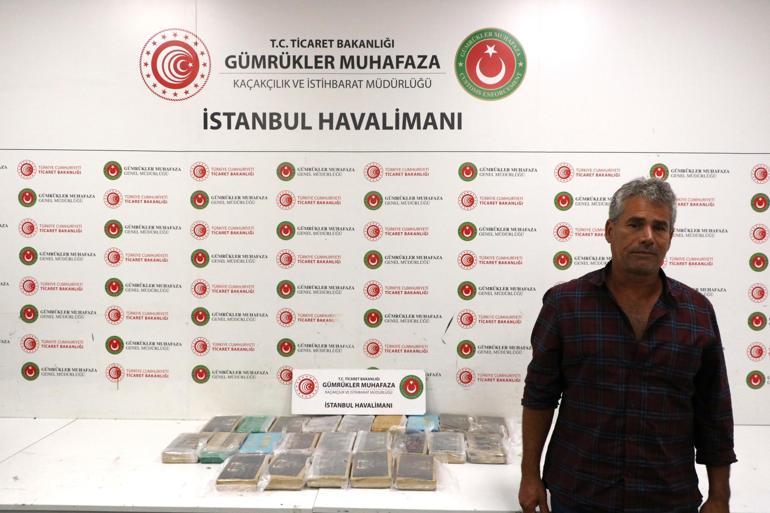 Pilot kıyafetiyle İstanbul Havalimanı’na gelen uyuşturucu kuryesi her yerde aranıyor