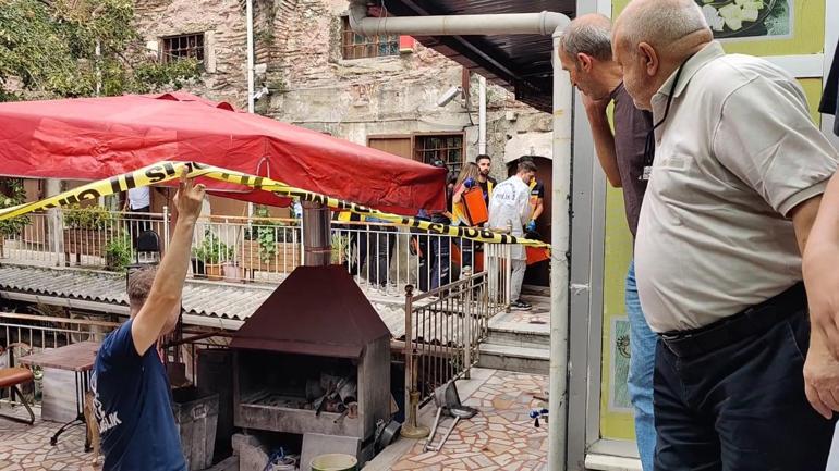 Fatih’te döviz bürosunda silahlı kavga: 3 ölü, 1 yaralı