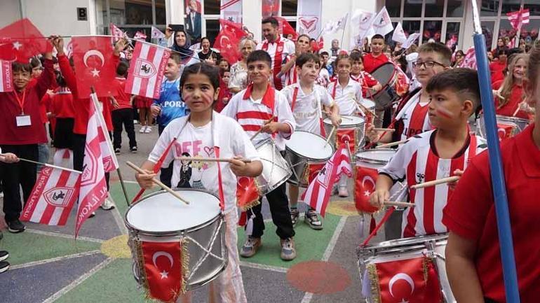 Samsunspor, minik taraftarlarını defter kampanyasında buluşturdu