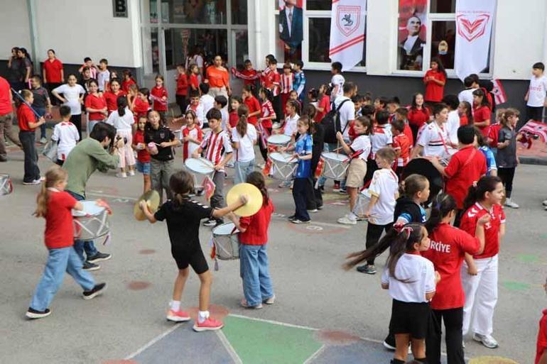 Samsunspor, minik taraftarlarını defter kampanyasında buluşturdu