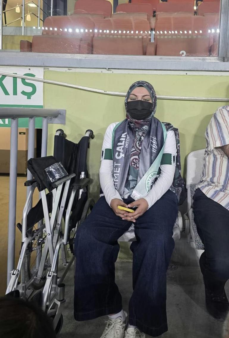 Konyasporlu futbolcular omurilik kanser tedavisi gören Konyaspor taraftarı Sude Ayı ziyaret etti