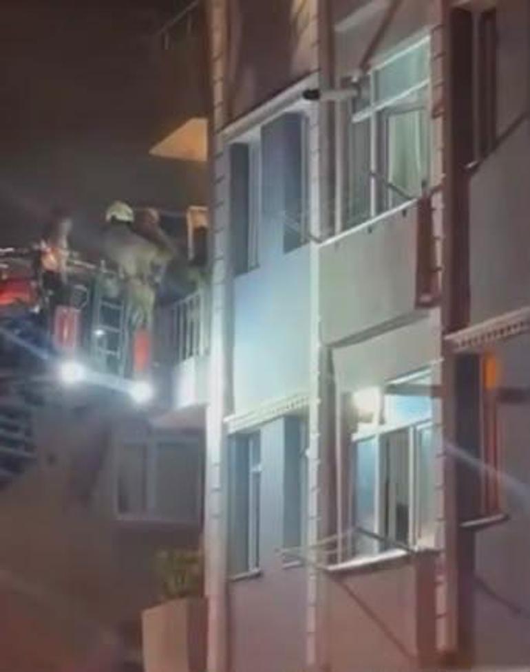 Zeytinburnunda 5 katlı binada yangın: 5 kişi dumandan etkilendi