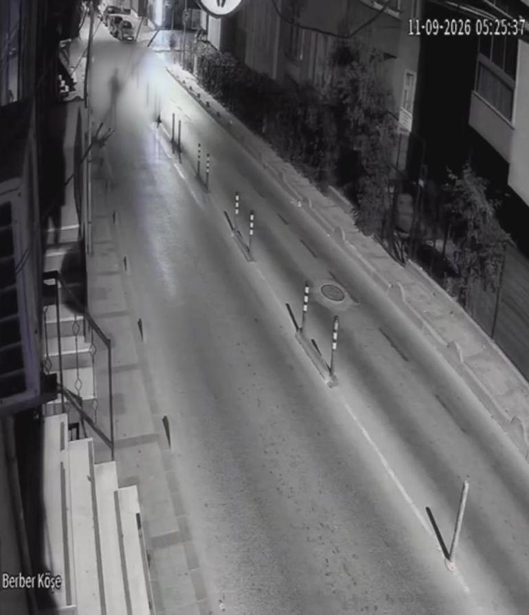 Bağcılarda sokakta çıplak dolaşan kişi gözaltına alındı