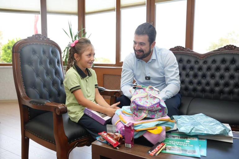 7 yaşındaki Nehirin bayrak sevgisi kamerada