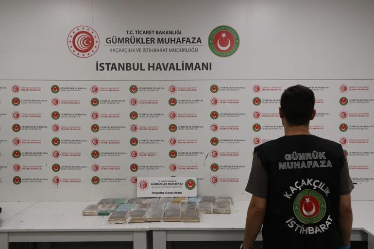 Pilot kıyafeti giyen uyuşturucu kuryesi, Bulgaristana kaçtı