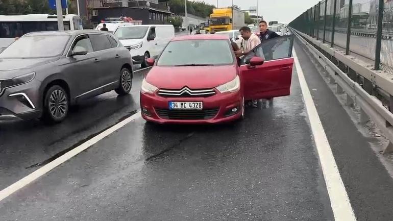 Avcılarda servis midibüsü kaza yaptı: 9 yaralı
