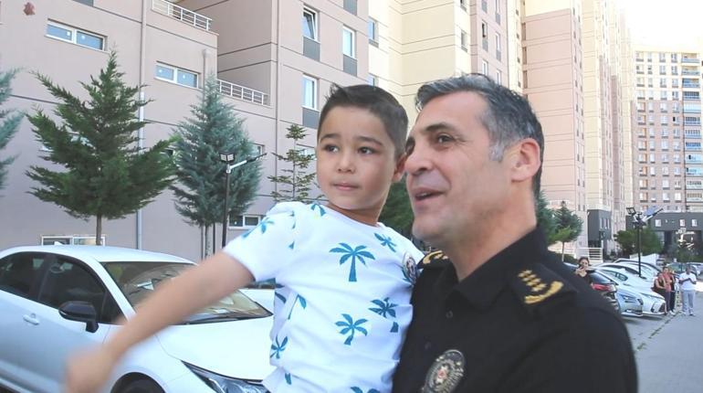 Şehit polisin oğlu Çınarı okula Emniyet Müdürü Aydın götürdü