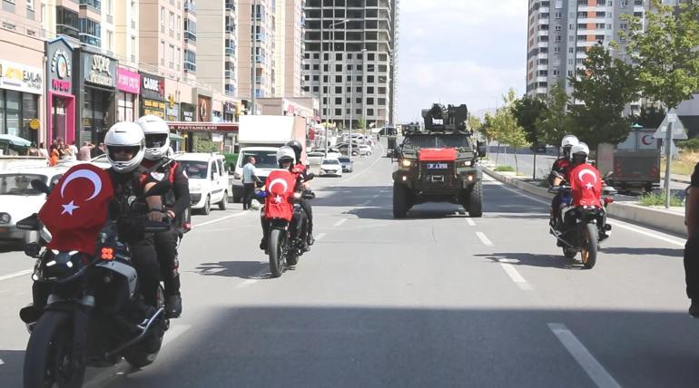 Şehit polisin oğlu Çınarı okula Emniyet Müdürü Aydın götürdü