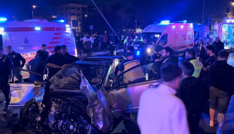 Maltepe’de iki otomobil çarpıştı: 2’si ağır 11 yaralı