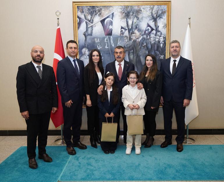 Bakan Tekin, Cumhurbaşkanı Erdoğan ile şarkı söyleyen öğrencileri kabul etti