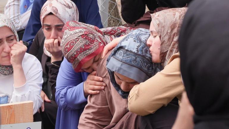 Eyüpsultan’daki otobüs yangını; 10 yaşındaki Nazlıhan son yolculuğuna uğurlandı