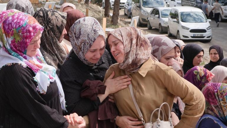 Eyüpsultan’daki otobüs yangını; 10 yaşındaki Nazlıhan son yolculuğuna uğurlandı