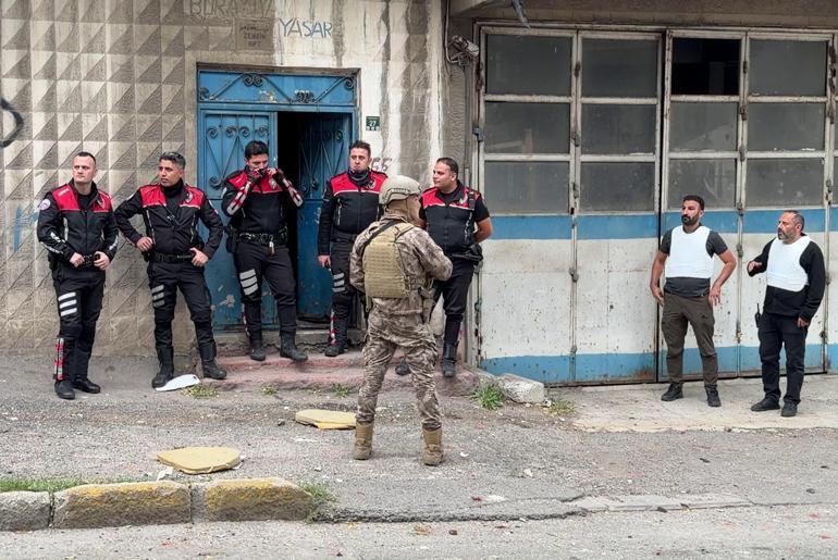 Erzurum’da boşanma aşamasındaki çiftin yakınları arasında silahlı çatışma: 1’i polis 12 yaralı