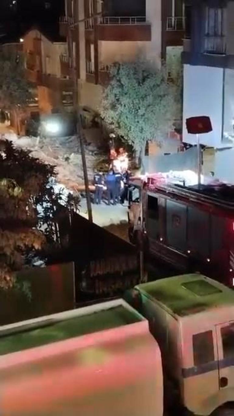 Küçükçekmecede yıkım sırasında binanın bir bölümü çöktü: 3 yaralı