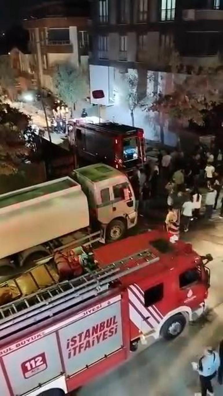 Küçükçekmecede yıkım sırasında binanın bir bölümü çöktü: 3 yaralı