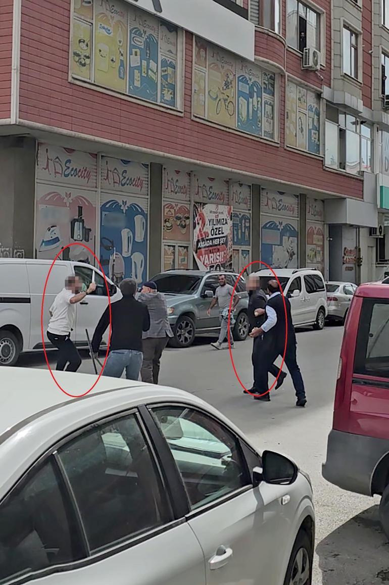 Babasını darbeden kişiye tabancayla bacağından yaraladı; o anlar kamerada