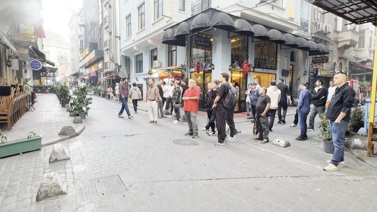 Beyoğlu’nda iş yeri yangını söndürüldü