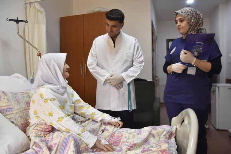 70 yaşındaki hastanın kanserli kalın bağırsağı alındı; sağlığına kavuştu