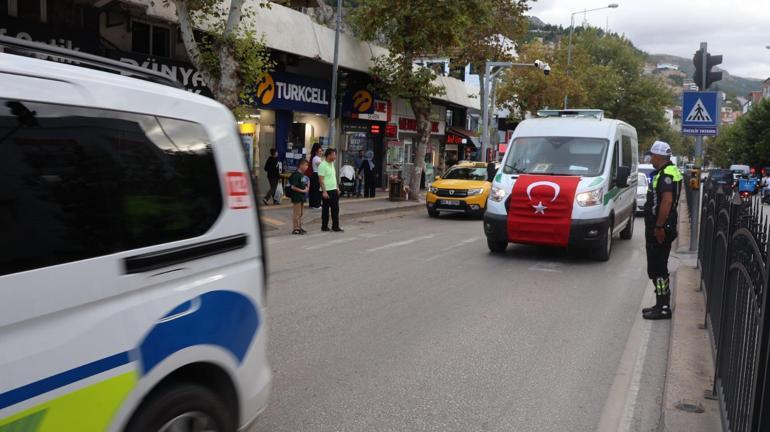 Şehit polisin cenazesini meslektaşları selam vererek uğurladı