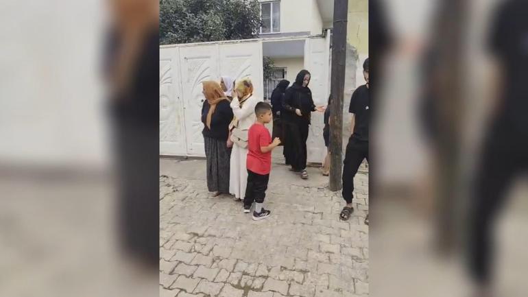 Ev sahibini bıçaklayıp sandalyeye bağladılar, gasbettikleri altınlarla kaçtılar