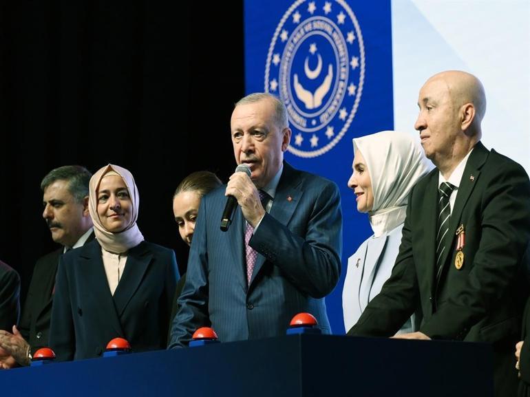 Cumhurbaşkanı Erdoğan: İnşallah son düzlüğü de geçerek ülkemizle birlikte bölgemizin tamamını huzur ve istikrara kavuşturacağız