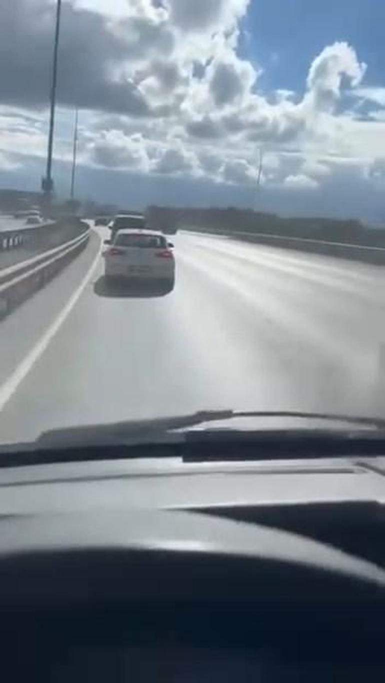 Beylikdüzü’nde kamyonet, Başakşehirde otomobil ambulansa yol vermedi