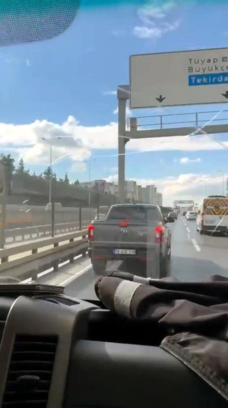 Beylikdüzü’nde kamyonet, Başakşehirde otomobil ambulansa yol vermedi