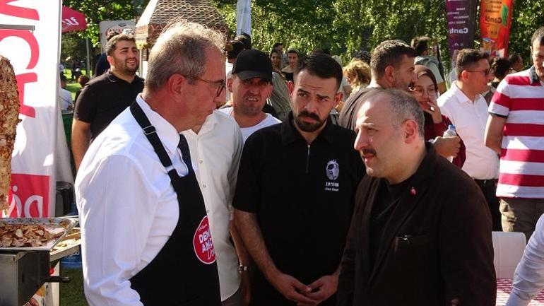 Varank, Bursa Uluslararası Gastronomi Festivali’nde börek dağıttı