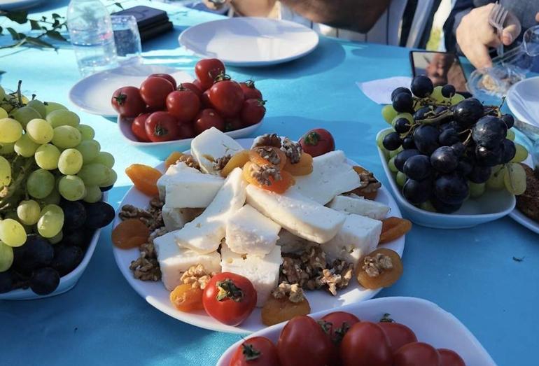 Edirne Gastronomi Festivalinde 150 metre uzunluğunda peynir sofrası kuruldu