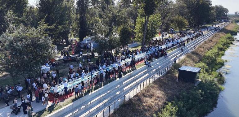 Edirne Gastronomi Festivalinde 150 metre uzunluğunda peynir sofrası kuruldu
