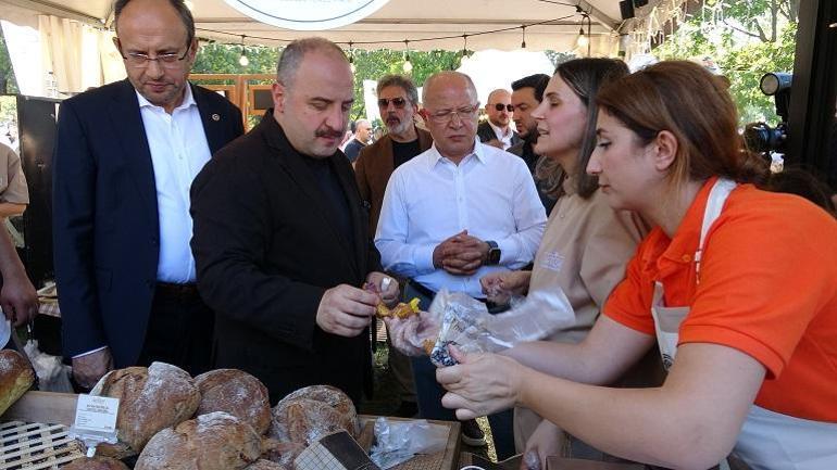 Varank, Bursa Uluslararası Gastronomi Festivali’nde börek dağıttı