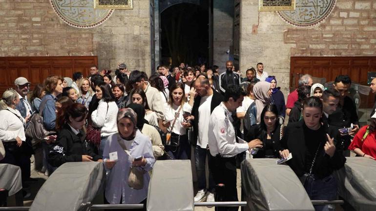 Topkapı Sarayı’nda gece ziyaretlerine yaz sezonunda 32 bine yakın kişi katıldı