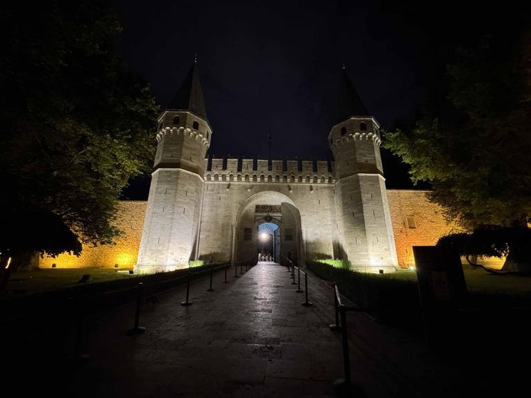 Topkapı Sarayı’nda gece ziyaretlerine yaz sezonunda 32 bine yakın kişi katıldı