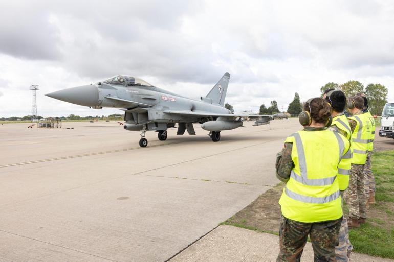 MSB: Eurofighter Typhoon tedarik projesi kapsamında İngiltere’de uçak bakım tesisleri incelendi