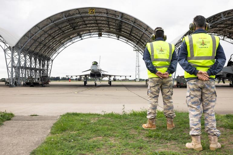 MSB: Eurofighter Typhoon tedarik projesi kapsamında İngiltere’de uçak bakım tesisleri incelendi