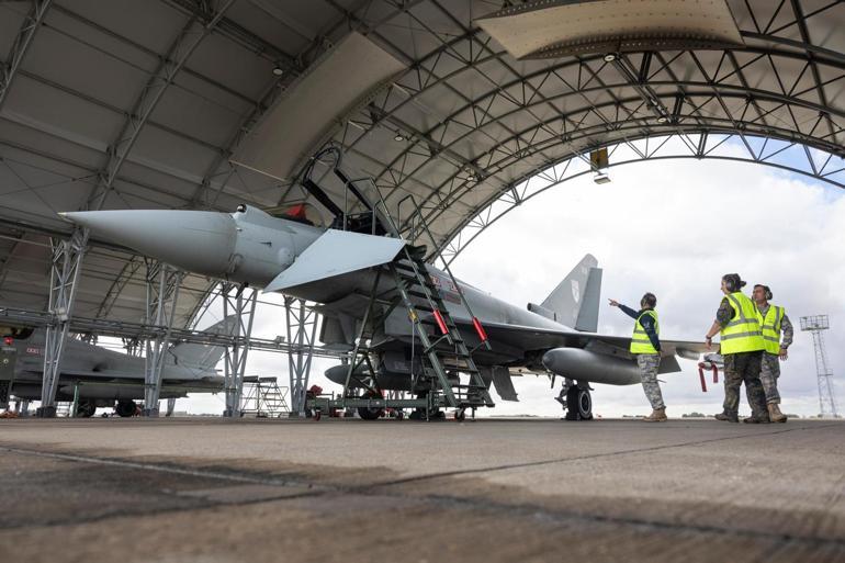 MSB: Eurofighter Typhoon tedarik projesi kapsamında İngiltere’de uçak bakım tesisleri incelendi