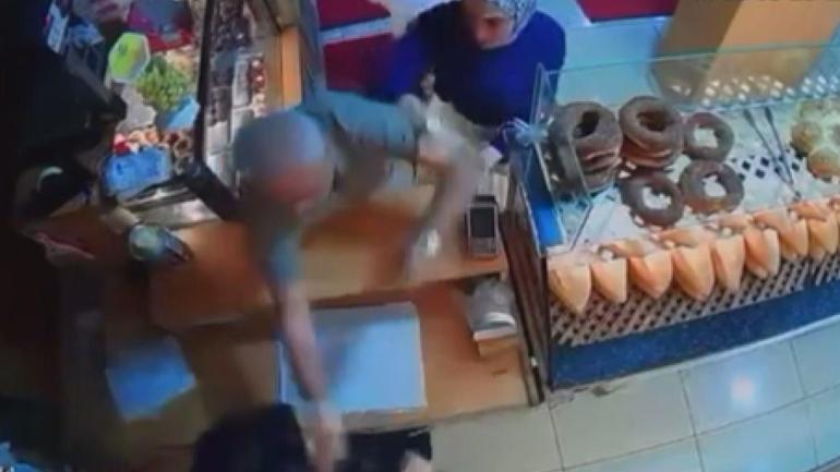 Bağcılarda iş yeri sahibiyle tahliye anlaşmazlığı yaşayan kadın, çocuklarının yanında darbedildi