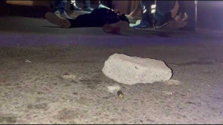 Önce tartıştığı kişiyi ardından kendini vurdu; ambulansa taşınırken tepki gösterdi