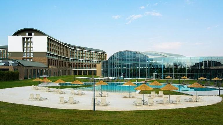 Sinnada Hotels, Afyon Belediye Yüntaş Kadın Voleybol Takımına isim sponsoru oldu