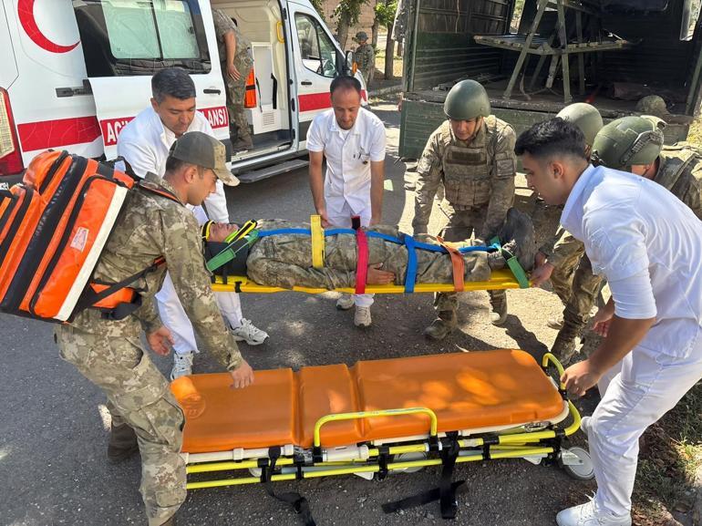Mehmetçikten deprem tatbikatı
