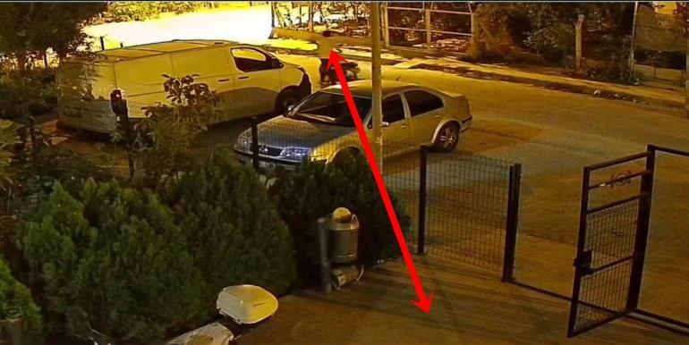 Motosikleti sürükleyerek çaldı; o anlar kamerada