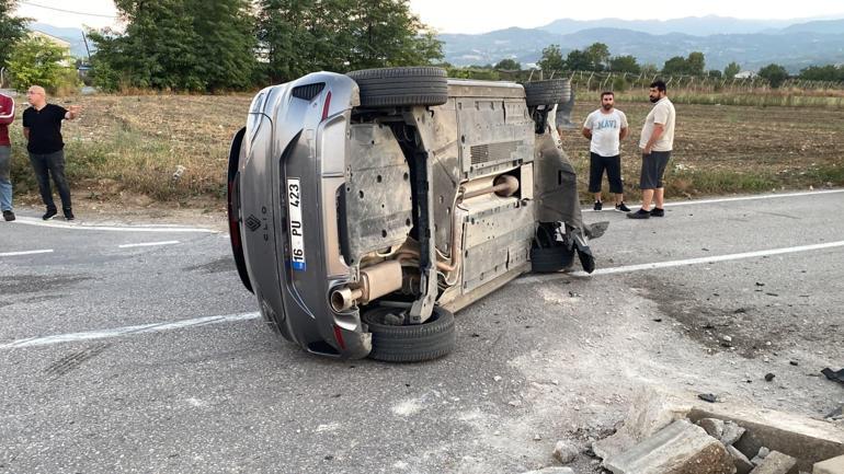 Refüje çarpan otomobilin devrilmesi kamerada; 1 yaralı