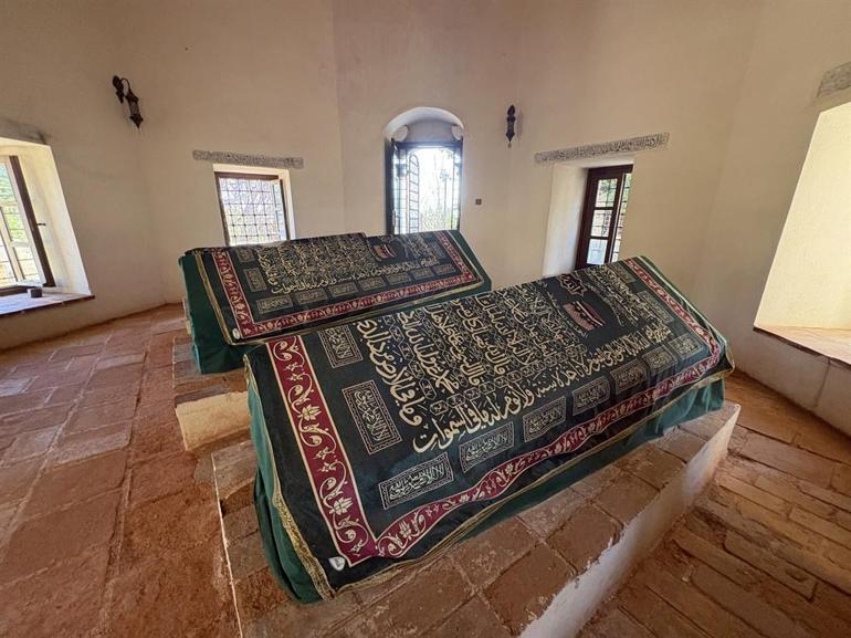Antalyada Zincirkıran Mehmet Beyin 649 yıllık türbesi zamana meydan okuyor