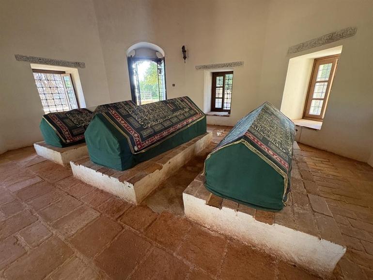 Antalyada Zincirkıran Mehmet Beyin 649 yıllık türbesi zamana meydan okuyor