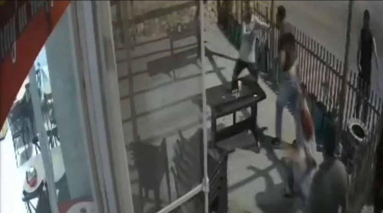 Lokanta işleten çiftin darbedildiği anlar kamerada