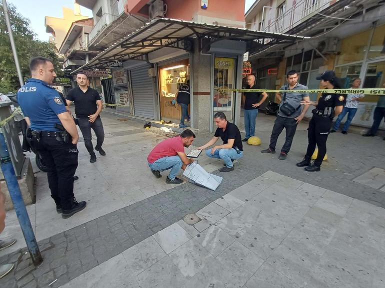 Manisada silahlı soygun girişimi sonrası kuyumcu esnafı kepenk indirdi