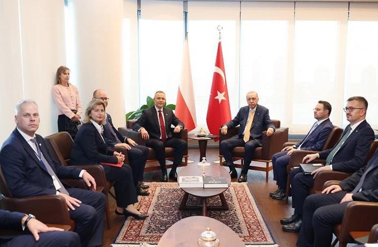 Cumhurbaşkanı Erdoğan, Polonya Cumhurbaşkanı Nawrocki ile bir araya geldi