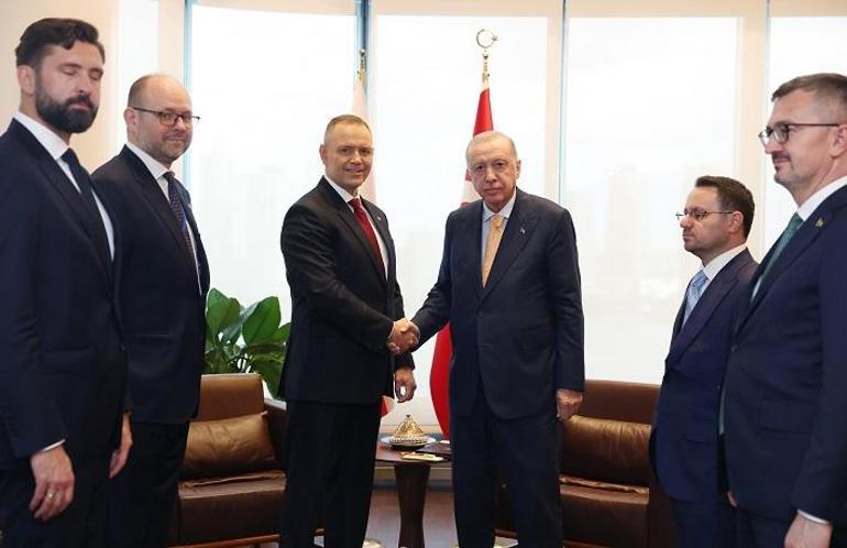 Cumhurbaşkanı Erdoğan, Polonya Cumhurbaşkanı Nawrocki ile bir araya geldi