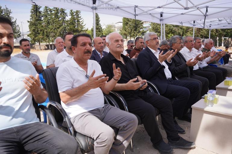 Sanatçılardan Kahtalı Mıçenin mezarına ziyaret