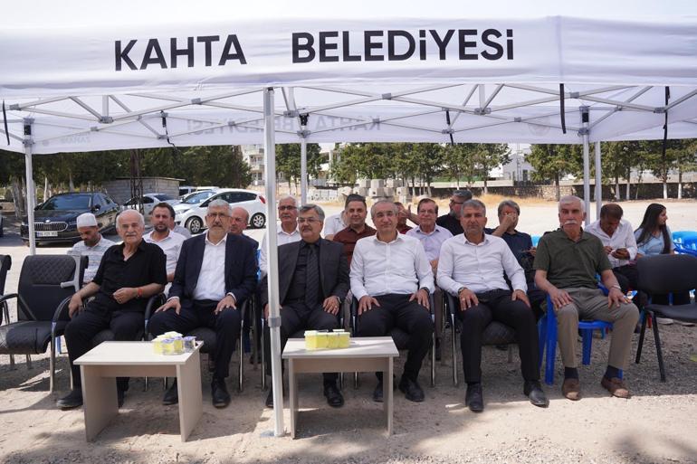 Sanatçılardan Kahtalı Mıçenin mezarına ziyaret